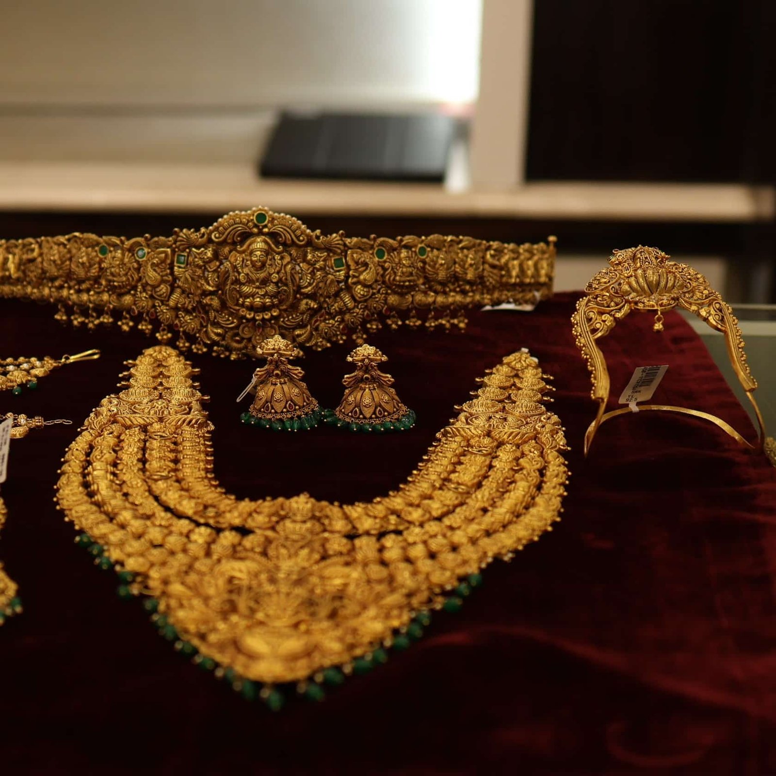 Antique Nagas Bridal Gold Set