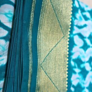 Crepe Saree – Teal Blue Tie-Dye with Zari Border (Stylish Party Wear Collection)