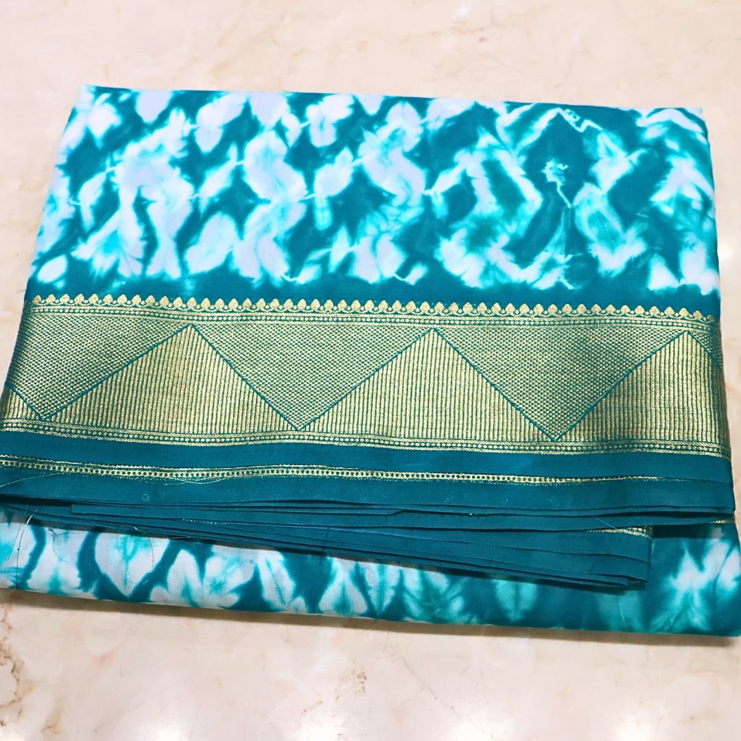 Crepe Saree – Teal Blue Tie-Dye with Zari Border (Stylish Party Wear Collection)